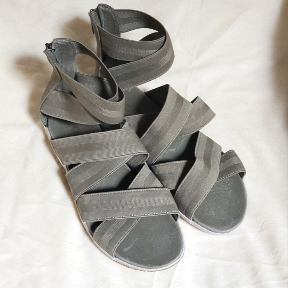 NWOT Sorel out & about plus wrap/fisherman sandals